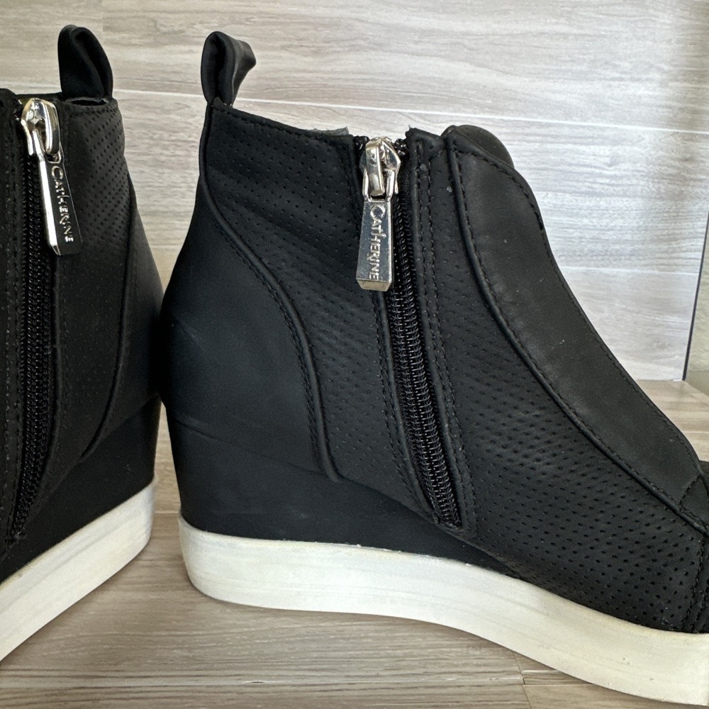 Catherine Malandrino Sabra Black Ankle Booties Boots Wedge Zipper US Size 7.5 - Picture 3 of 11